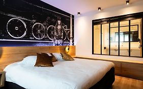 Hotel Leo Station Et Annexes
